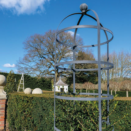 Rund obelisk i zink 190 cm.
